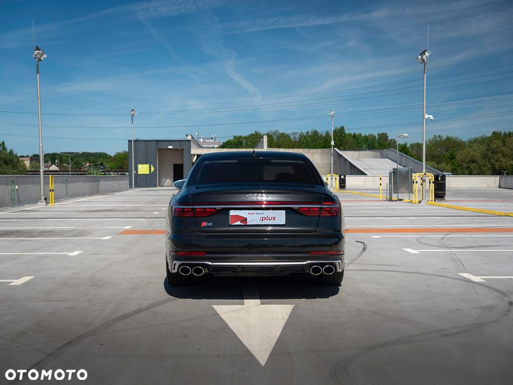 Audi S8 - 11