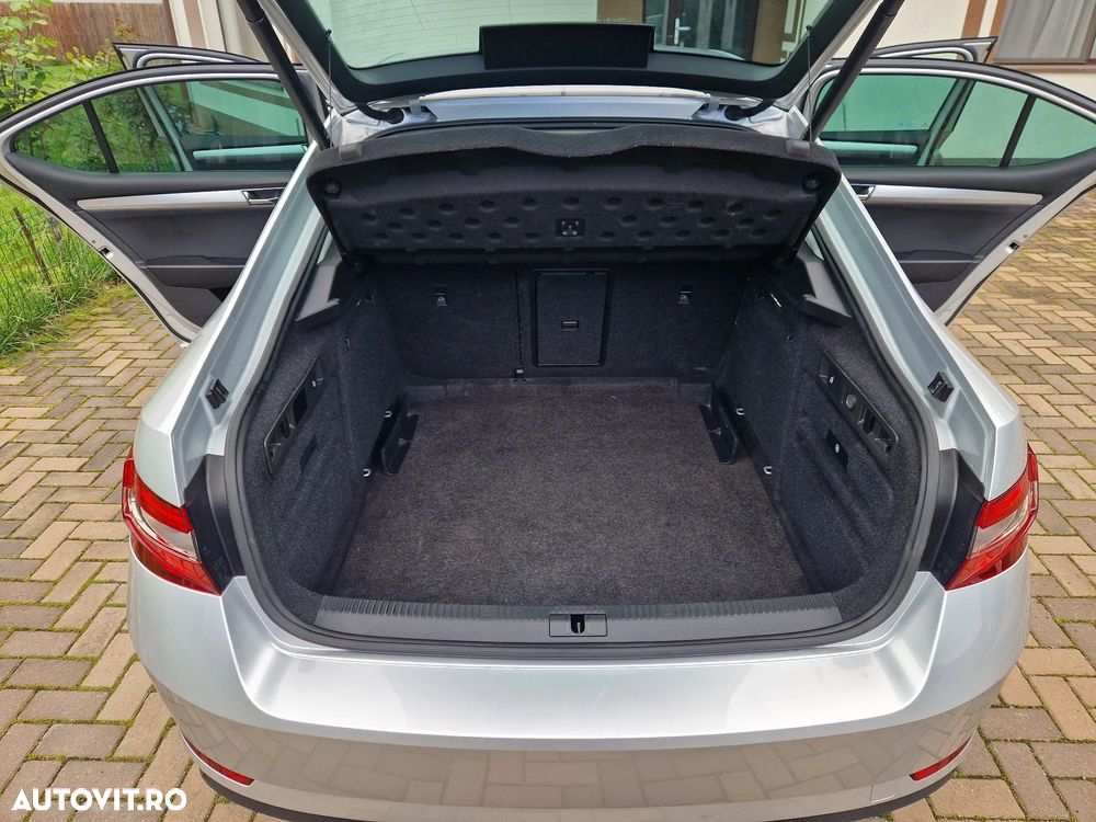 Skoda Superb 2.0 TDI DSG Ambition - 28
