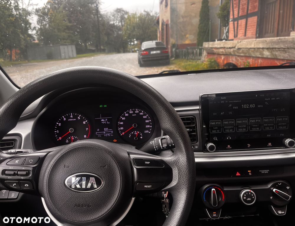 Kia Rio 1.4 L - 8