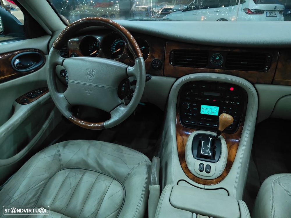 Jaguar XJ XJ8 3.2 Executive - 16