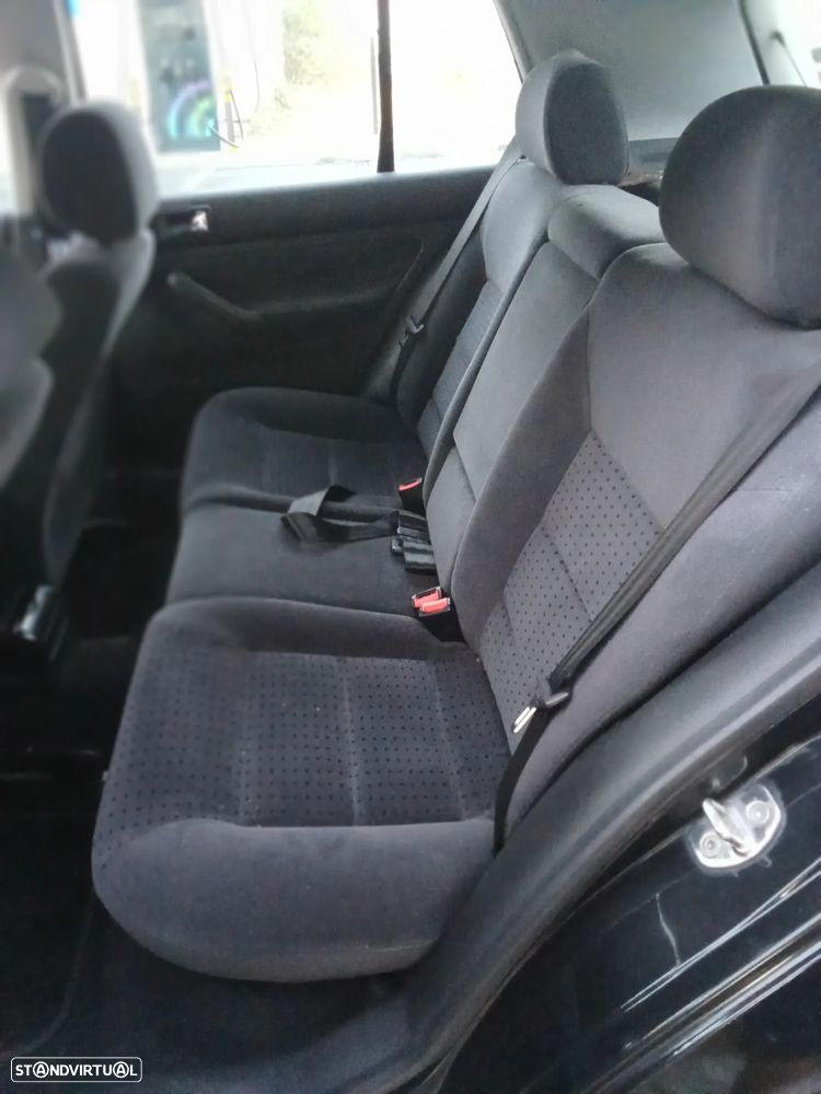 VW Golf 1.4i 25 Anos - 11