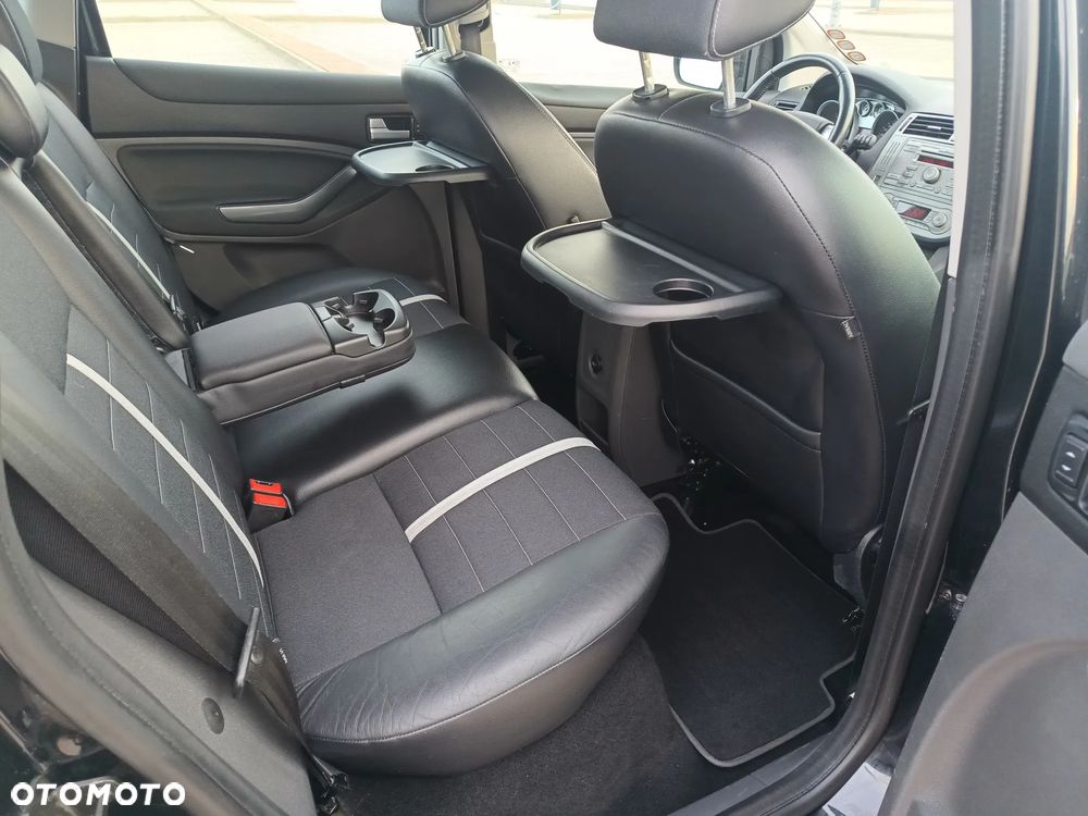 Ford Kuga 2.0 TDCi 2x4 Titanium - 10