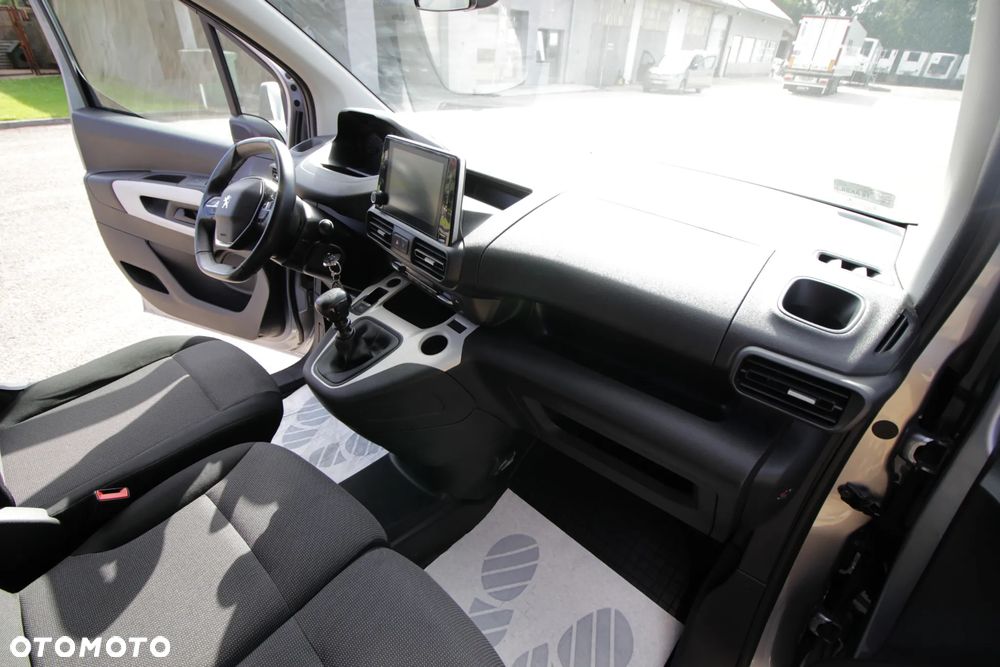 Peugeot PARTNER / 62 tys KM / 130 KM / 1 Właściciel / JAK NOWY - 24