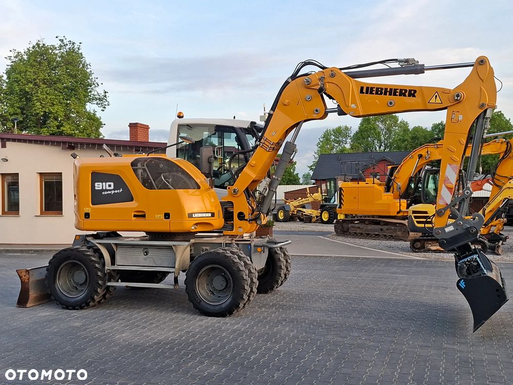 Liebherr A910 COMPACT rok 2015 Super Stan - 8