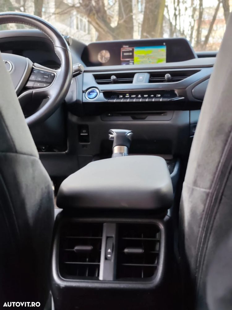 Lexus UX 250h Business Edition - 10