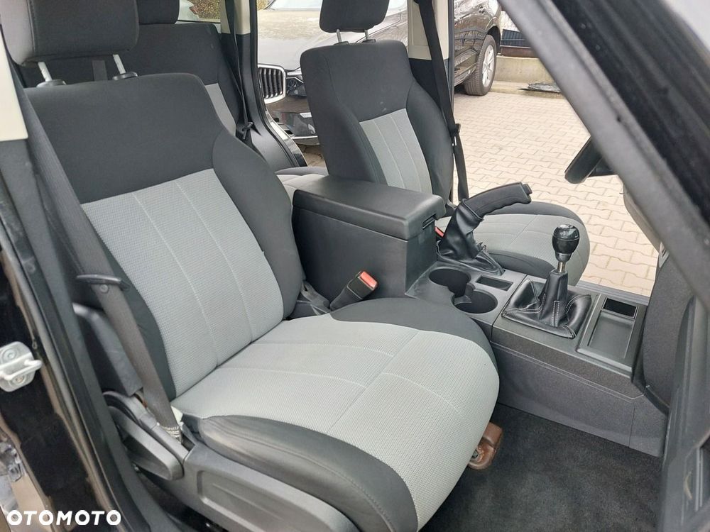 Dodge Nitro - 12