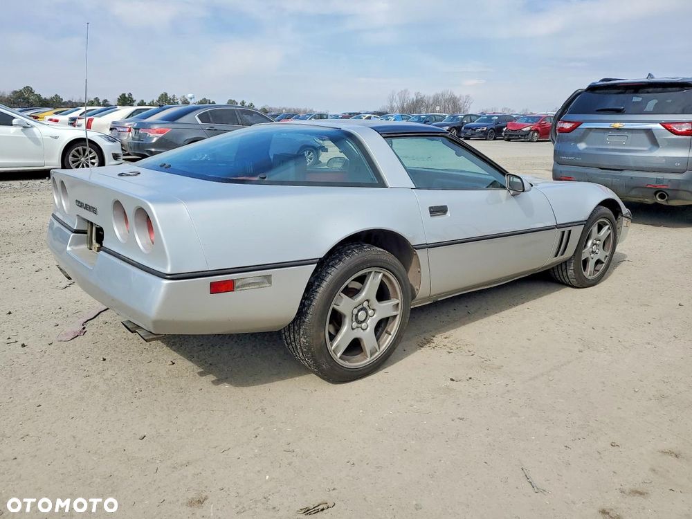 Chevrolet Corvette - 2