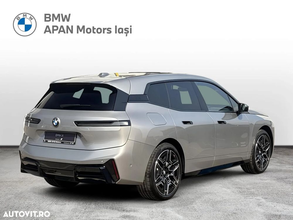BMW iX - 4