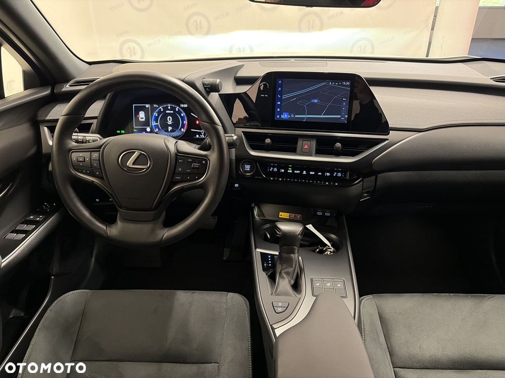 Lexus UX - 3