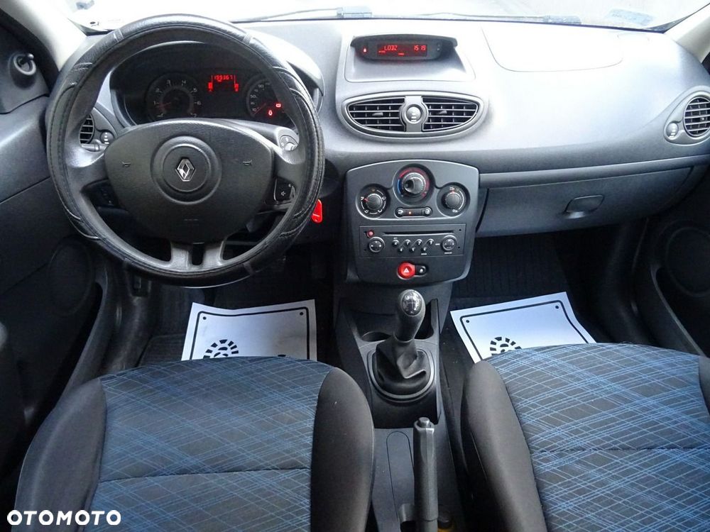 Renault Clio 1.2 16V 65 Authentique - 14