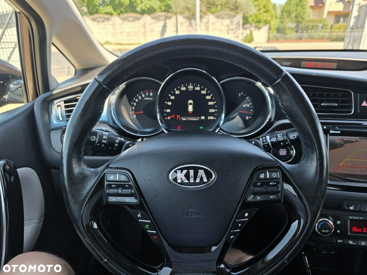 Kia Ceed 1.6 GDI DCT SW Platinum Edition - 19