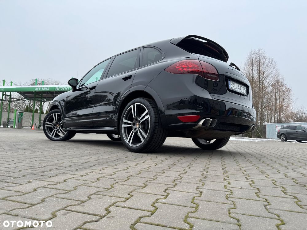 Porsche Cayenne Platinum Edition - 10