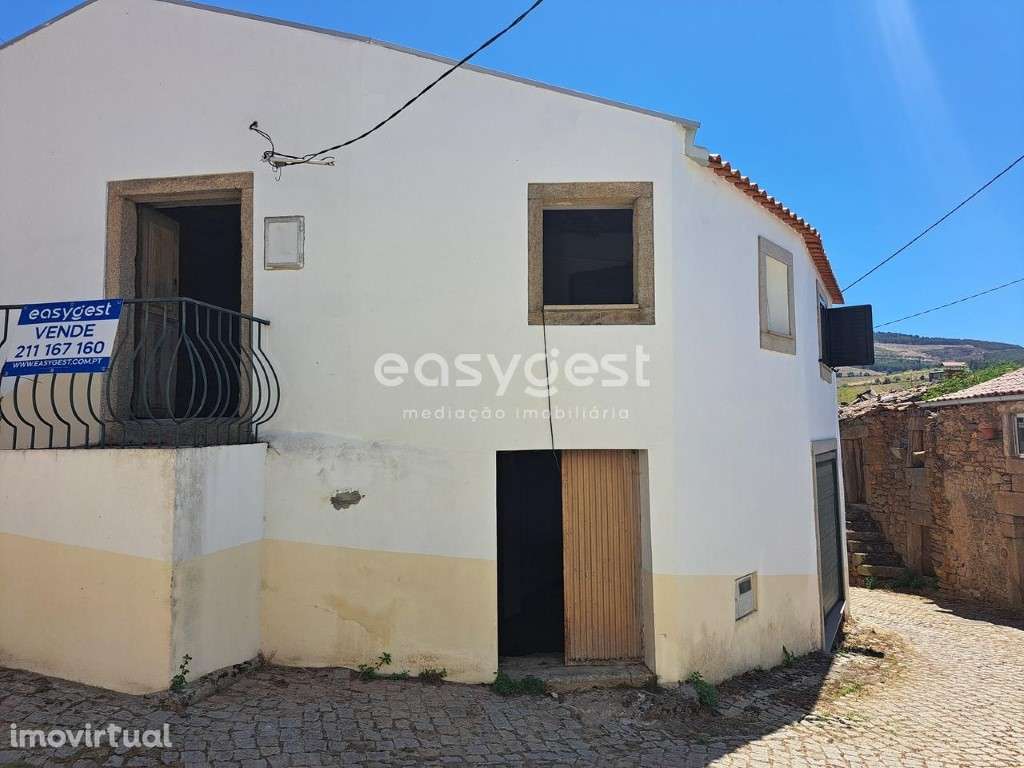 Moradia T2 em fase de recuperação em Souto da Velha, Torre de Moncorvo - Grande imagem: 2/13