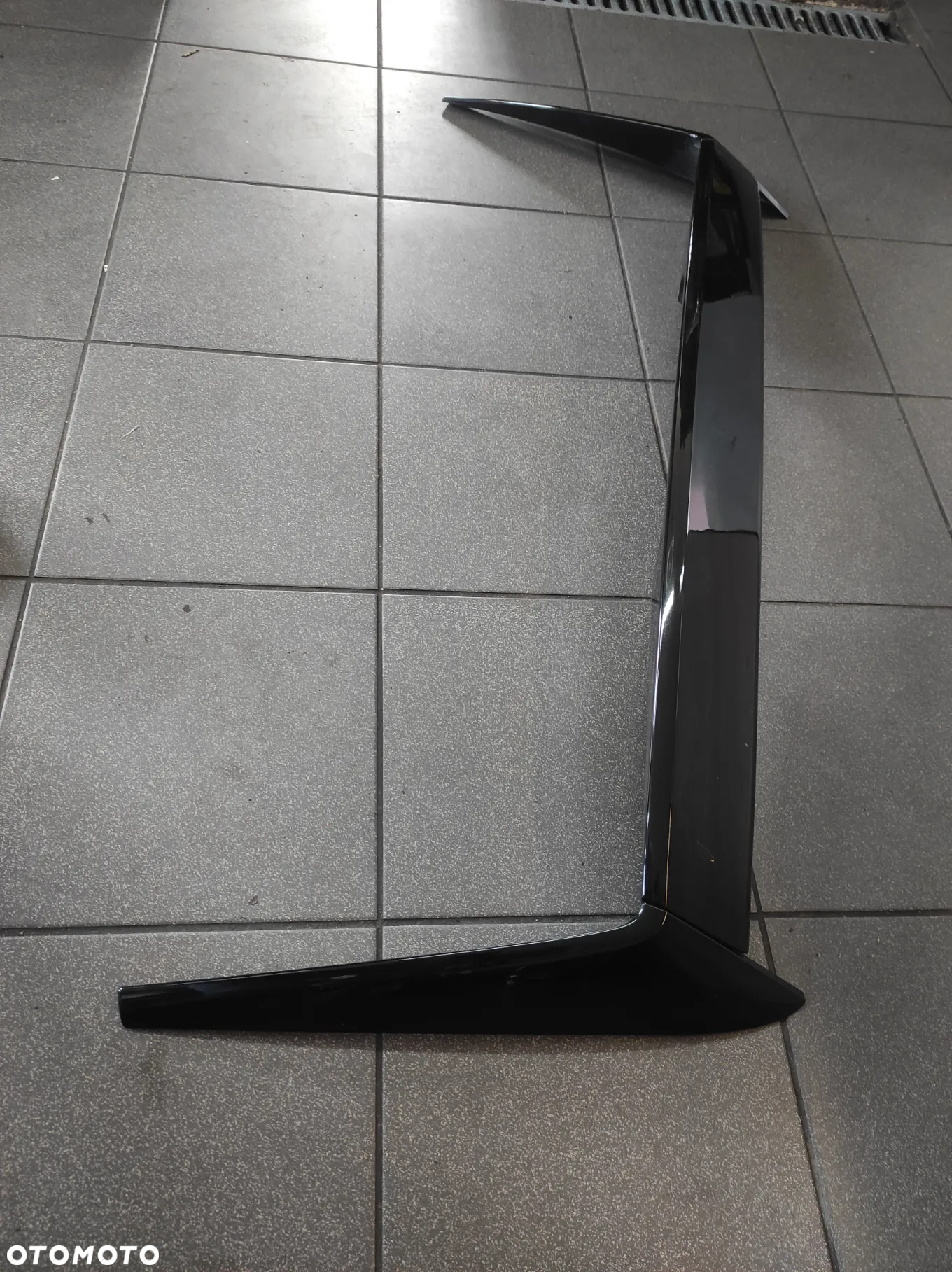 SPOJLER SPOILER LOTKA DASZEK TYLNEJ KLAPY OE VW POLO 5 6R BLUEMOTION 6R6827567 6R6805946 6R6805945 WYSYŁKA !!!! - 3