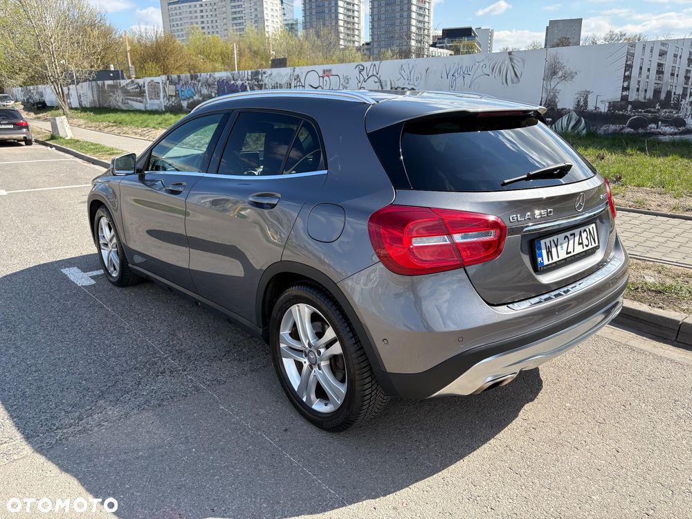 Mercedes-Benz GLA 250 4-Matic - 10