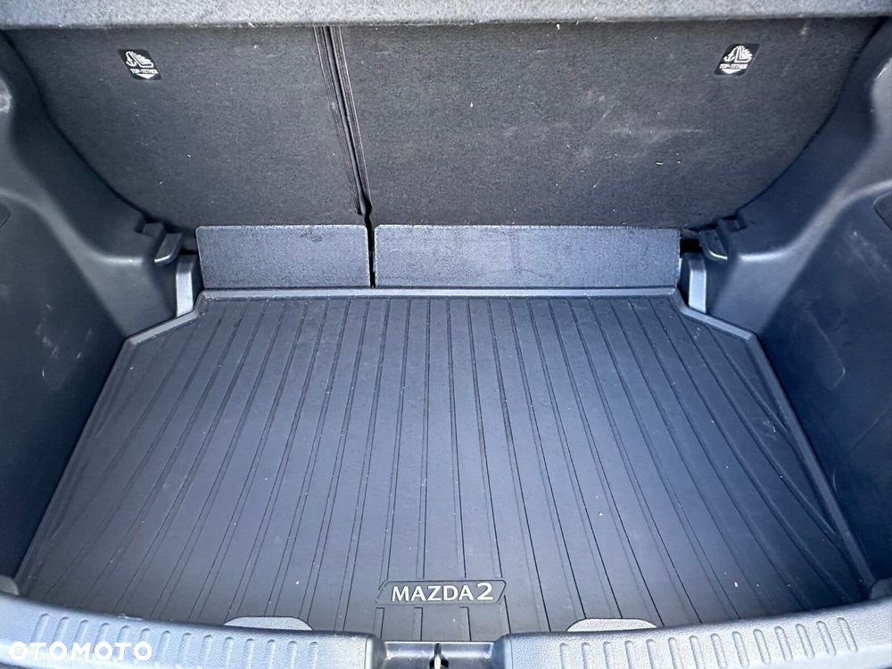 Mazda 2 Hybrid - 10