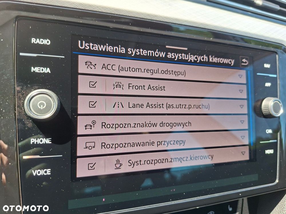Volkswagen Passat - 24