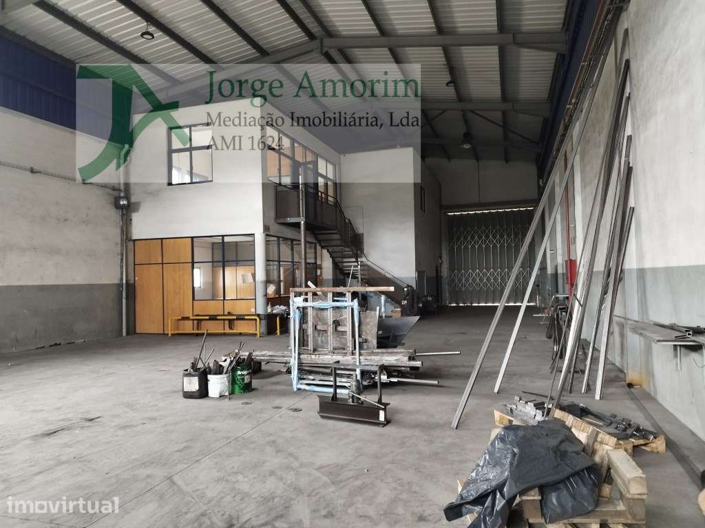 Excecional armazém com 600 m2. 5 gabinetes. - Grande imagem: 2/9