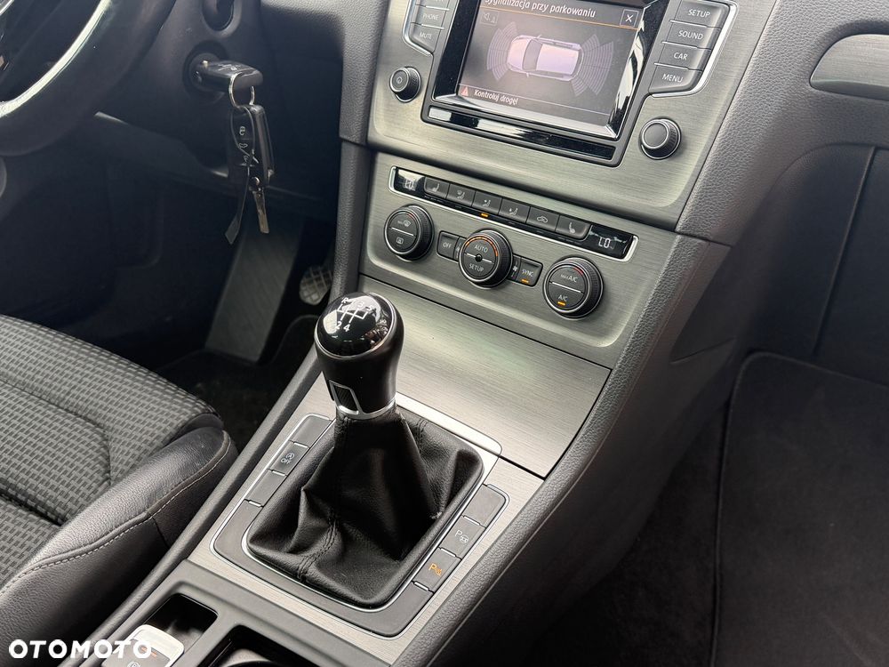 Volkswagen Golf 1.6 TDI DPF BlueMotion Technology Comfortline - 24