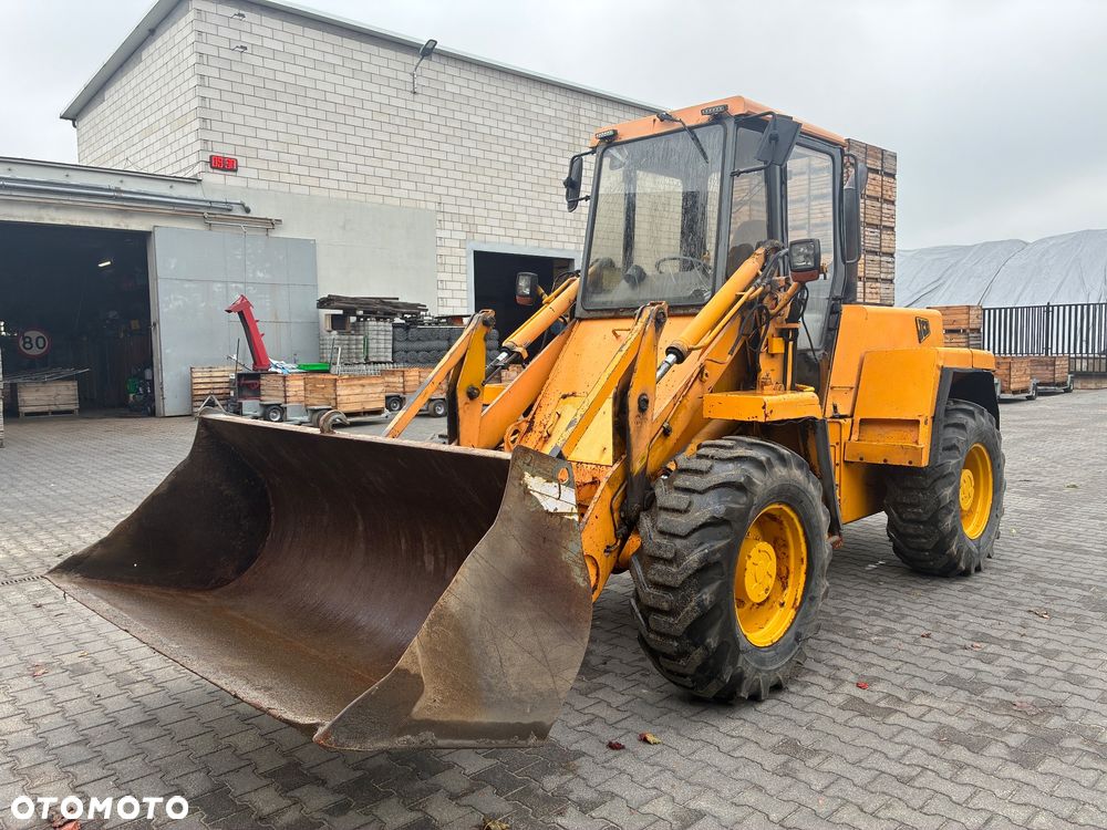 JCB 410 - 1