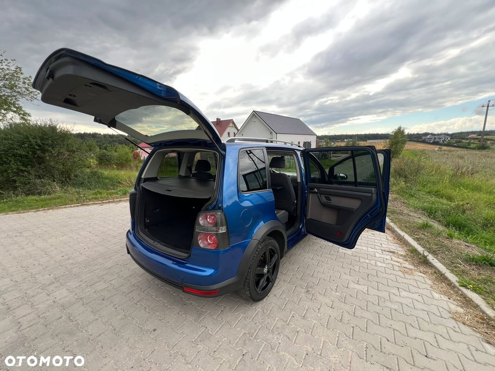 Volkswagen Touran - 27