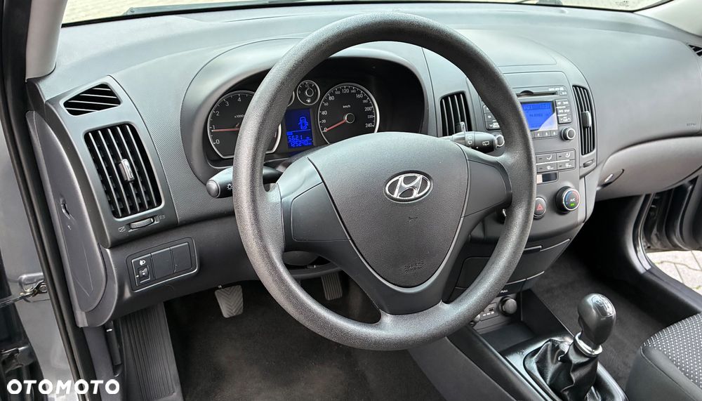 Hyundai i30 1.4 Base + - 11