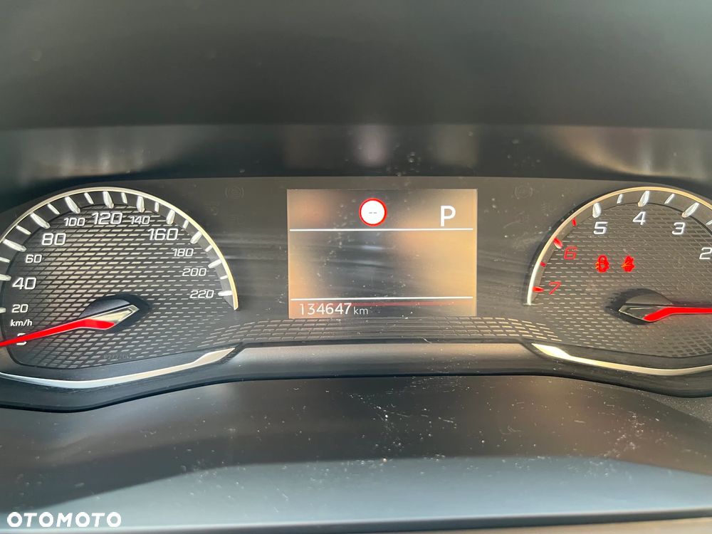 Peugeot 208 PureTech 100 EAT8 Active - 11