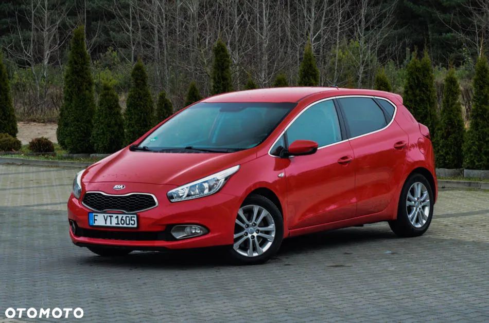 Kia Ceed 1.6 CRDi 128 Fifa World Cup Edition - 3