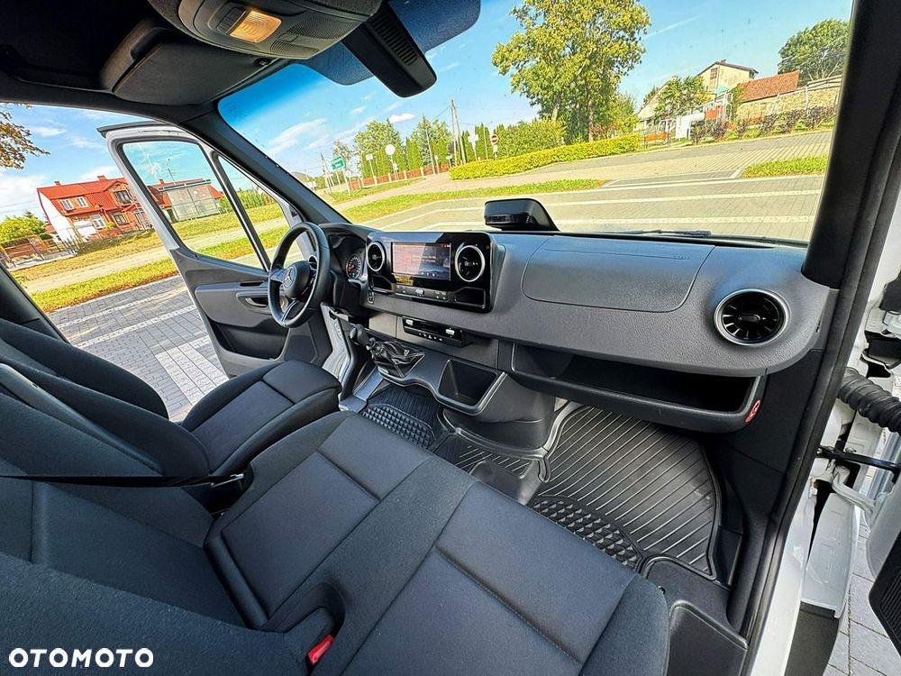 Mercedes-Benz Sprinter - 29
