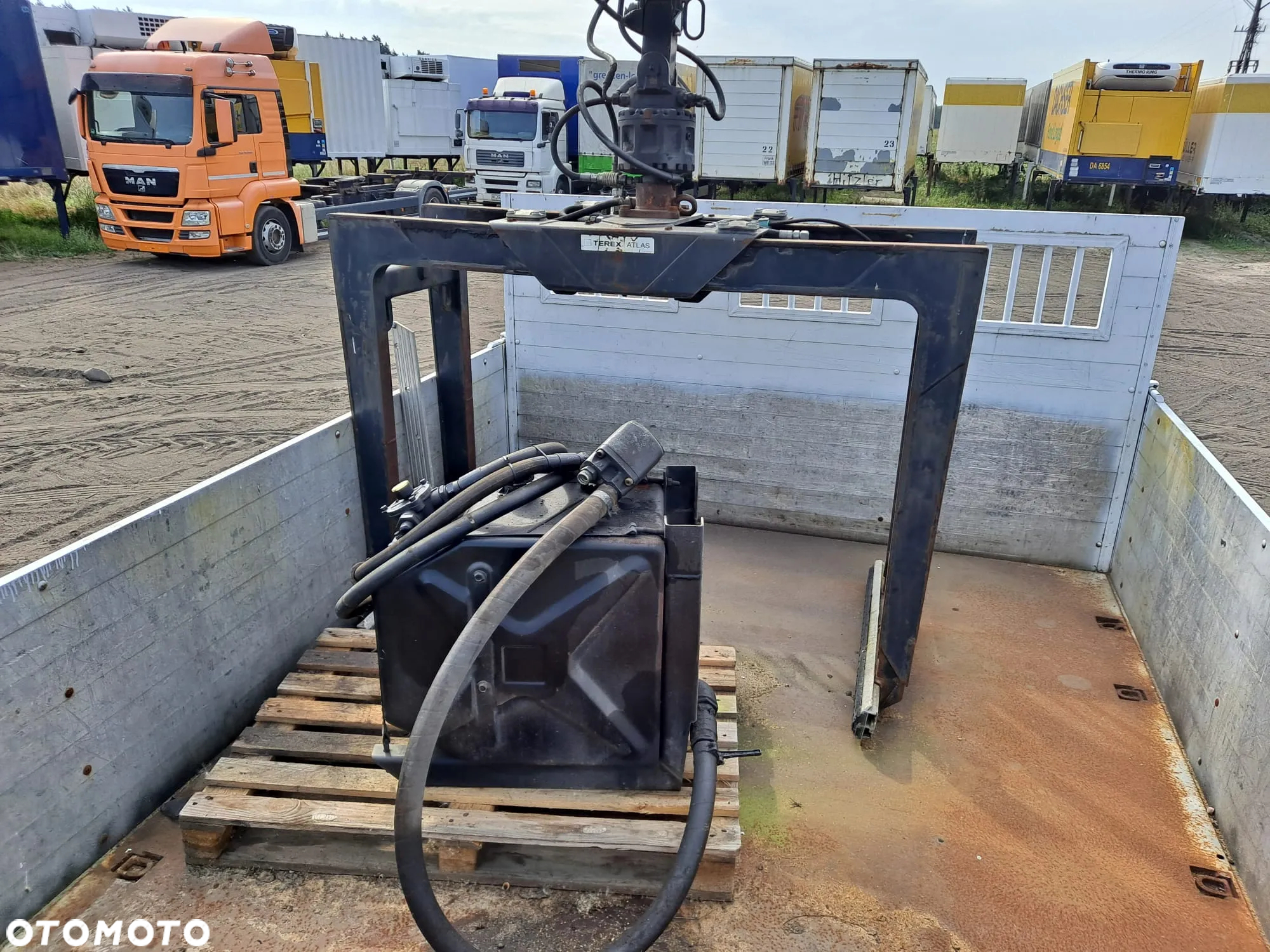Mercedes-Benz Urządzenie dźwigowe HIAB XS122 - 3