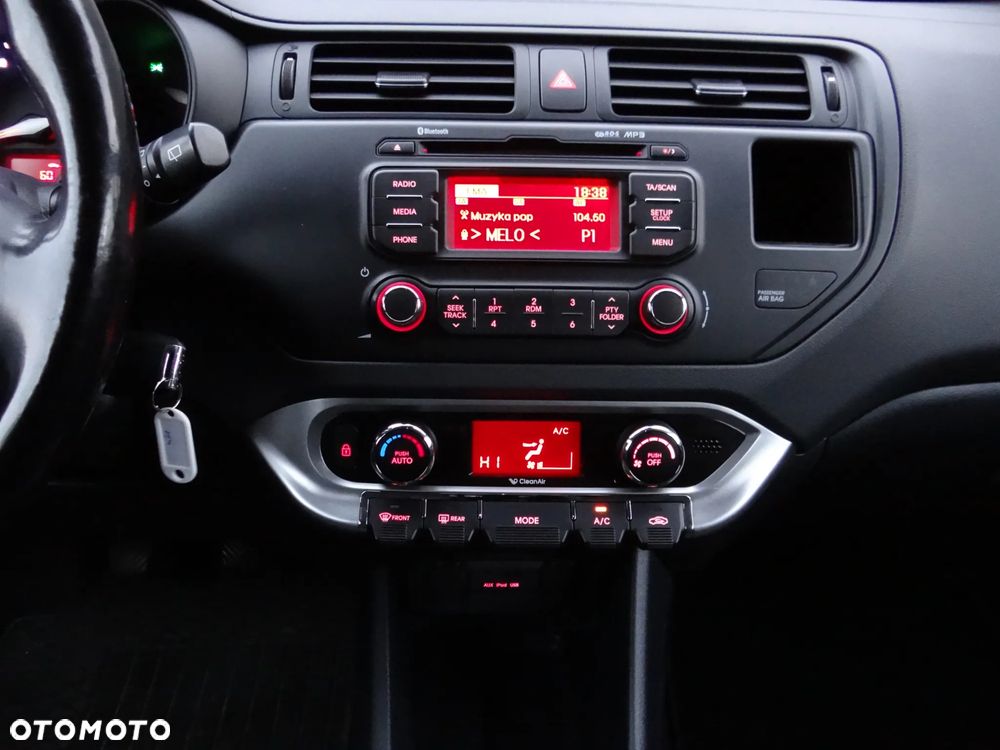 Kia Rio 1.4 Dream Team Edition - 31