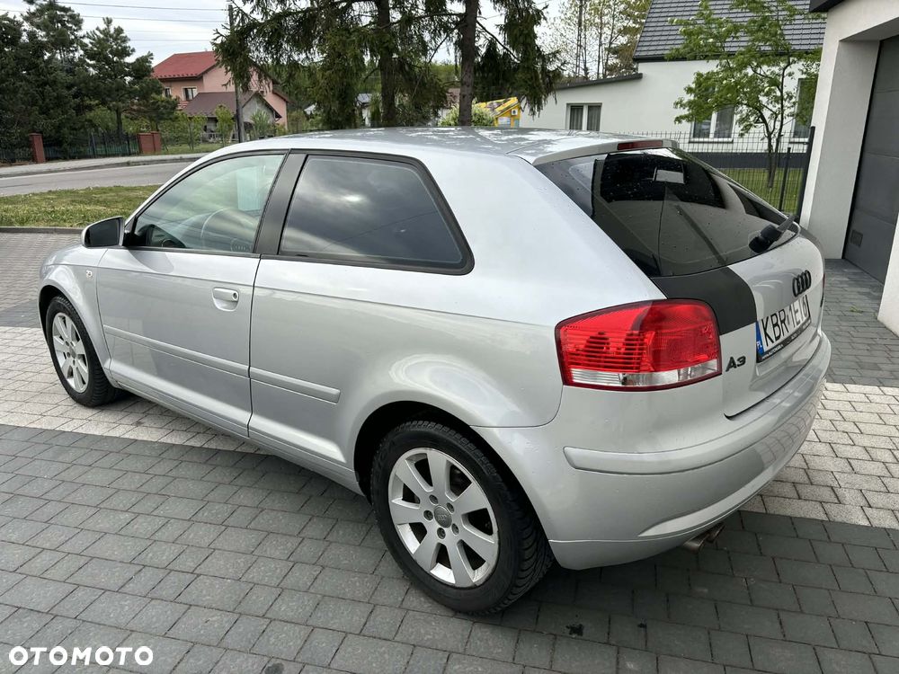 Audi A3 3-drzwiowe 2.0 FSI Attraction - 4