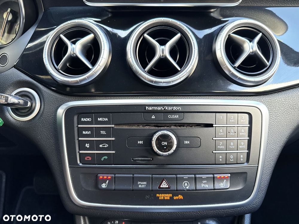 Mercedes-Benz CLA 200 7G-DCT AMG Line - 27