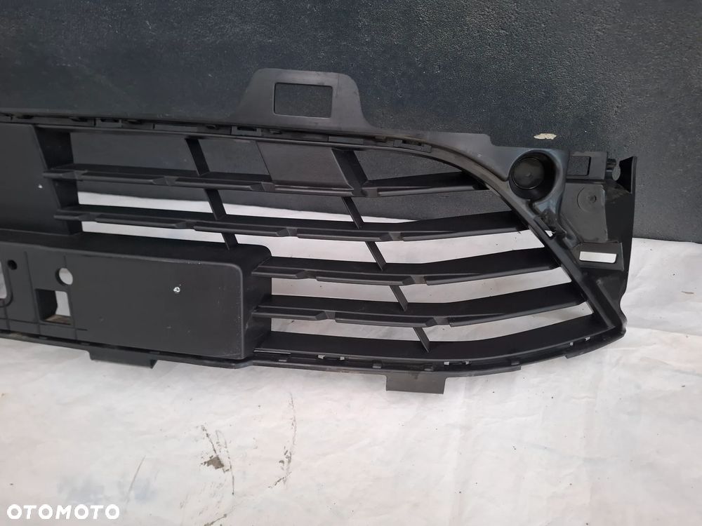 RENAULT CLIO V ATRAPA KRATKA ZDERZAK SRODKOWA - 2