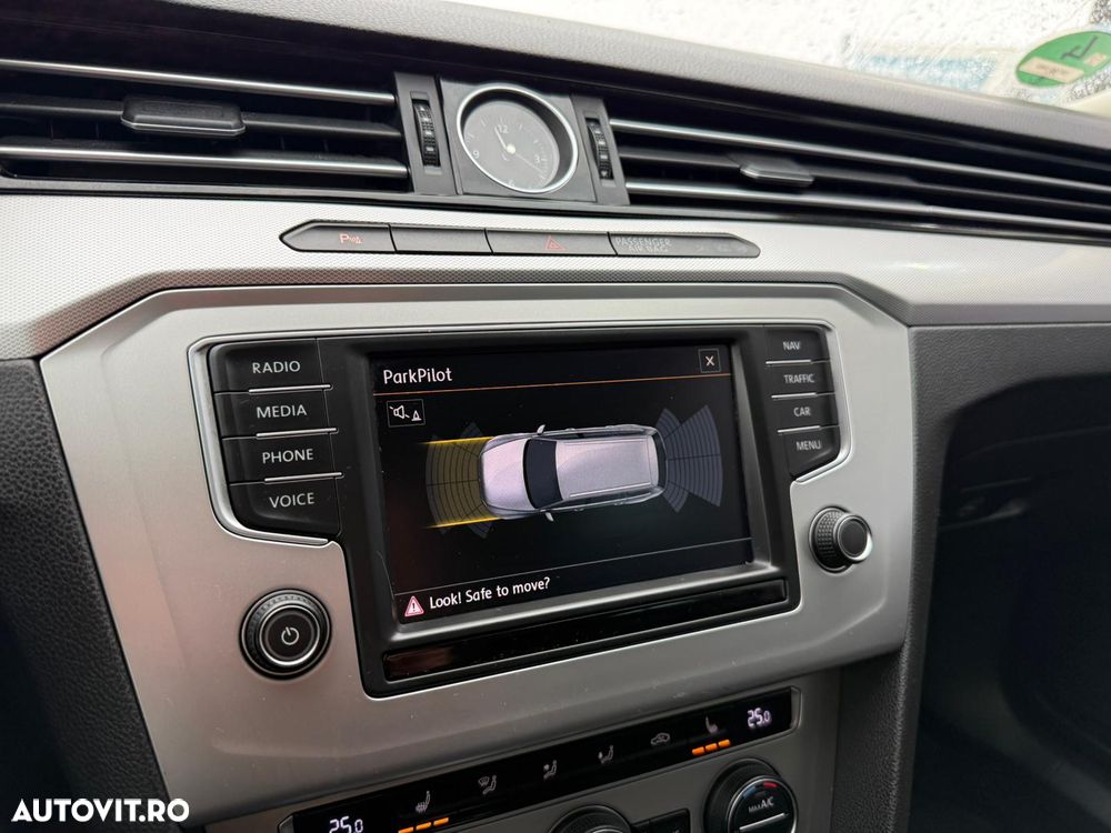 Volkswagen Passat 2.0 TDI (BlueMotion Technology) Highline - 15