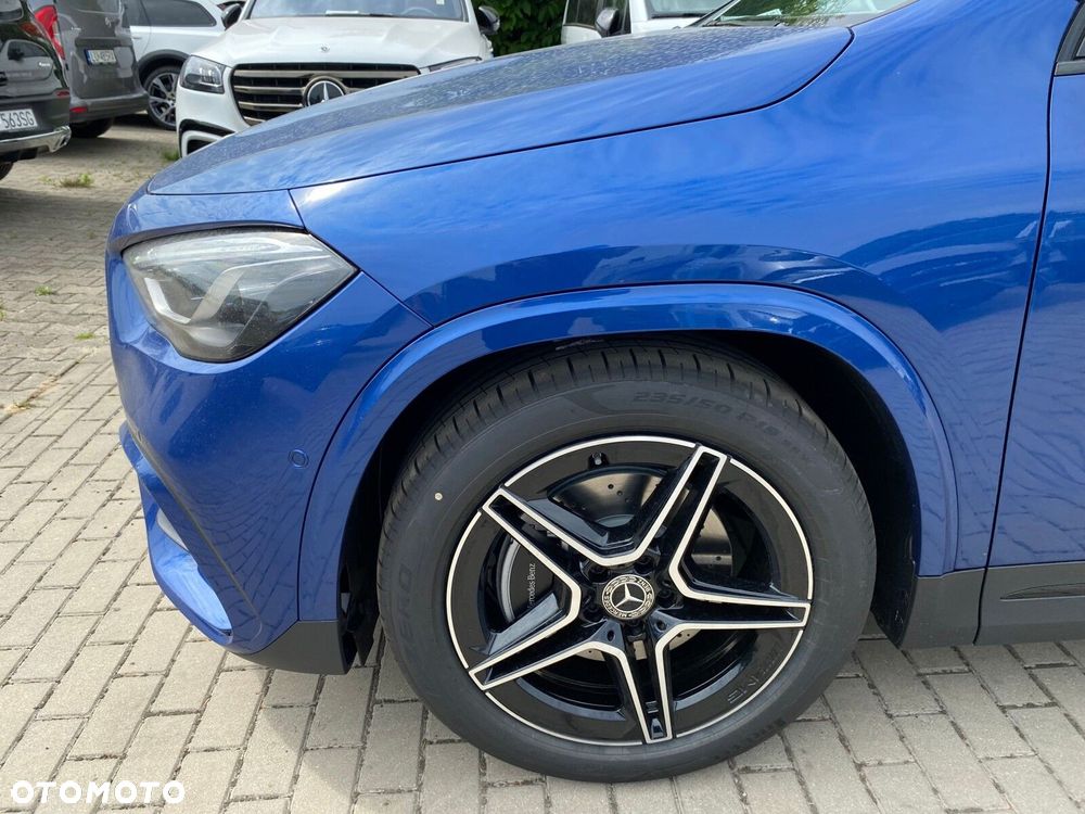 Mercedes-Benz GLA - 2