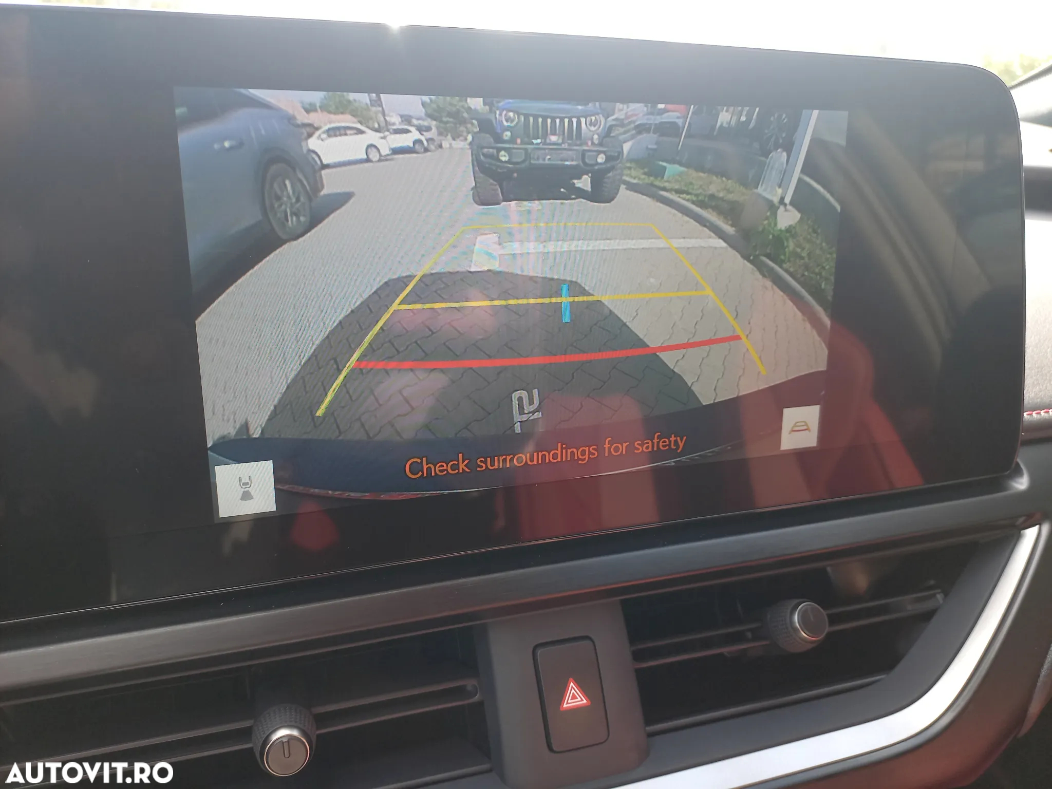 Lexus UX 250h 2.0L HEV 20H- (178 HP) 4X4 CVT F Sport - 28