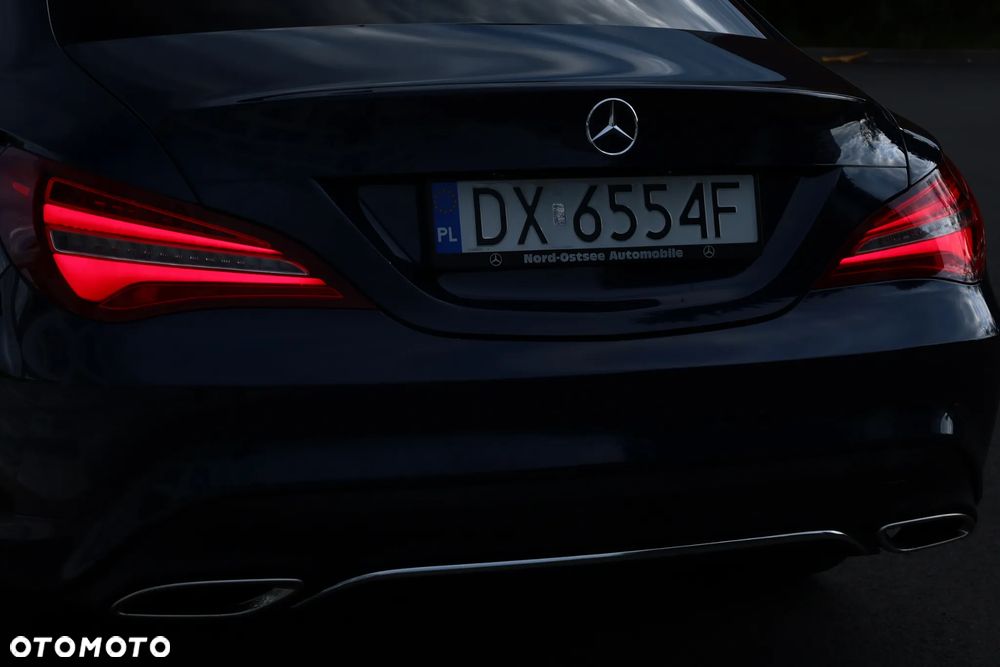 Mercedes-Benz CLA 180 7G-DCT Peak Edition - 11
