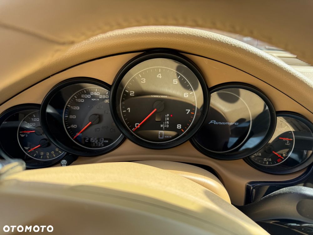 Porsche Panamera 4 PDK - 11
