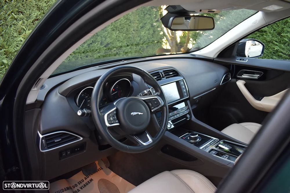 Jaguar F-Pace - 5