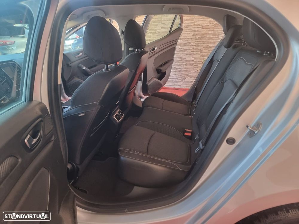 Renault Mégane 1.5 Blue dCi Limited EDC - 12