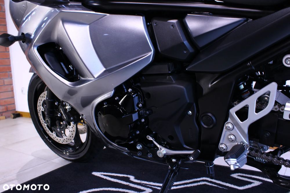 Suzuki GSX - 29