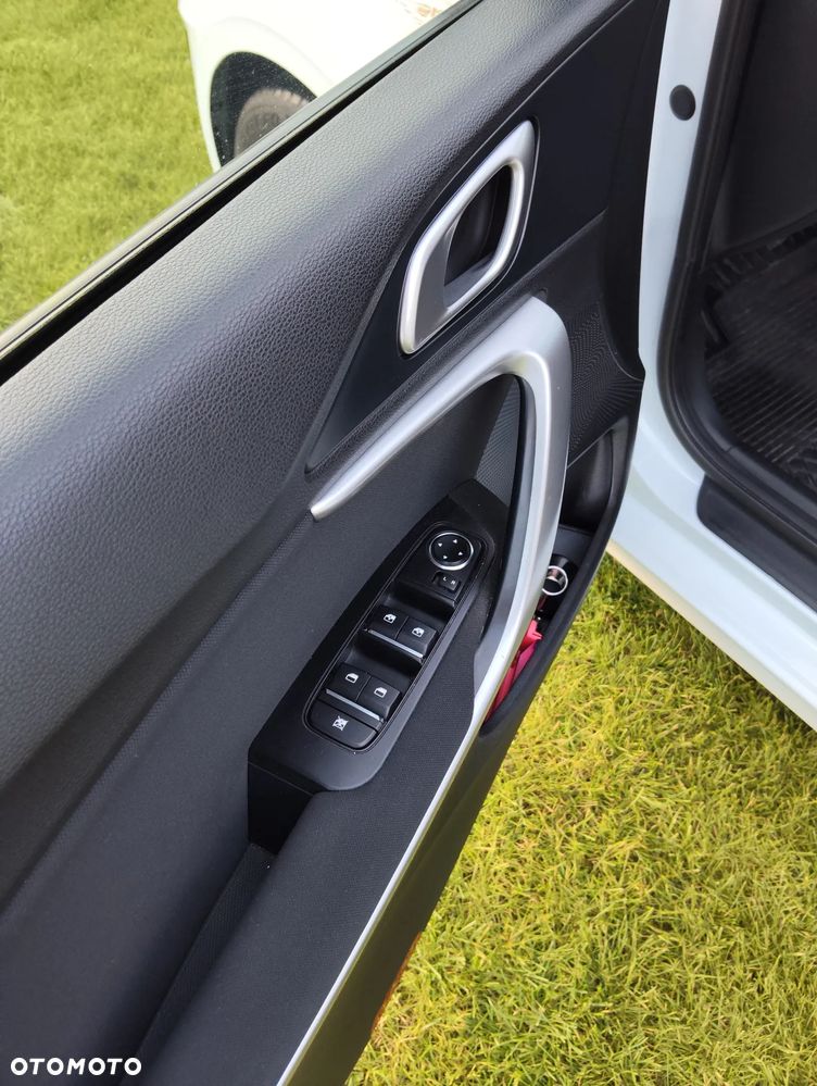 Kia Ceed - 12