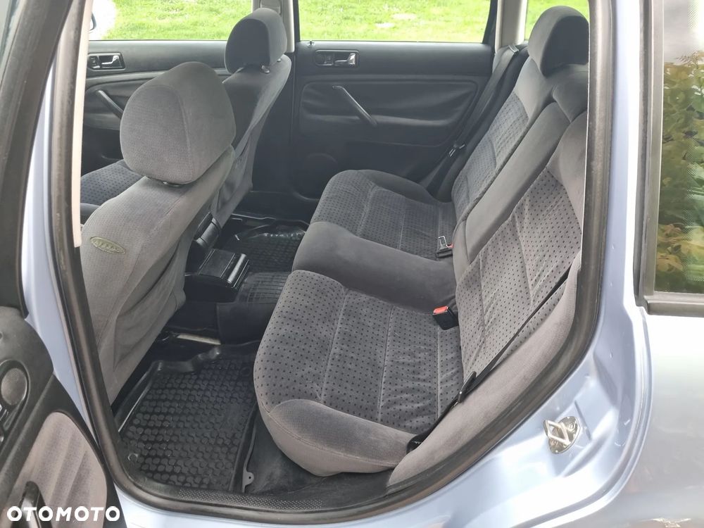 Volkswagen Passat 1.8 Comfortline - 12