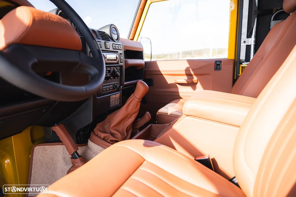 Land Rover Defender 90 SW 2.4 CRD S - 16