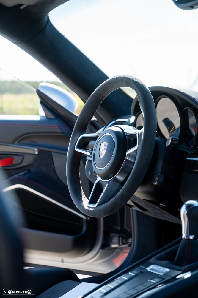 Porsche Cayman GT4 - 8