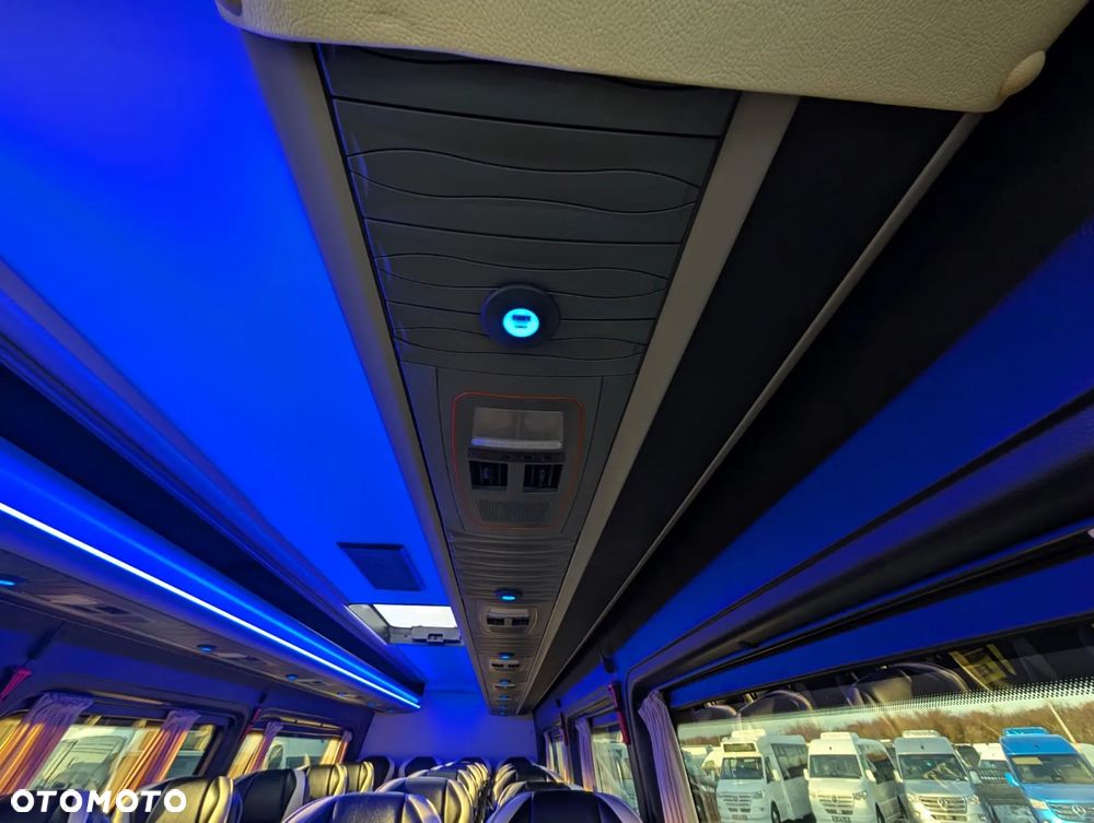 Mercedes-Benz Sprinter 519 - 19