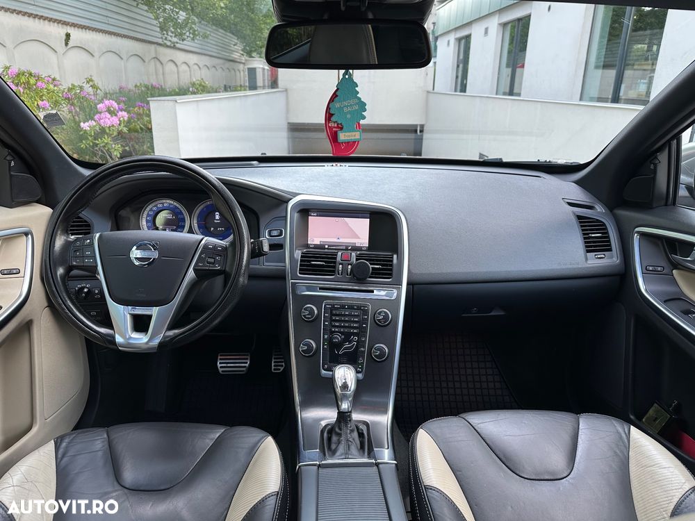 Volvo XC 60 D5AWD R-Design - 5