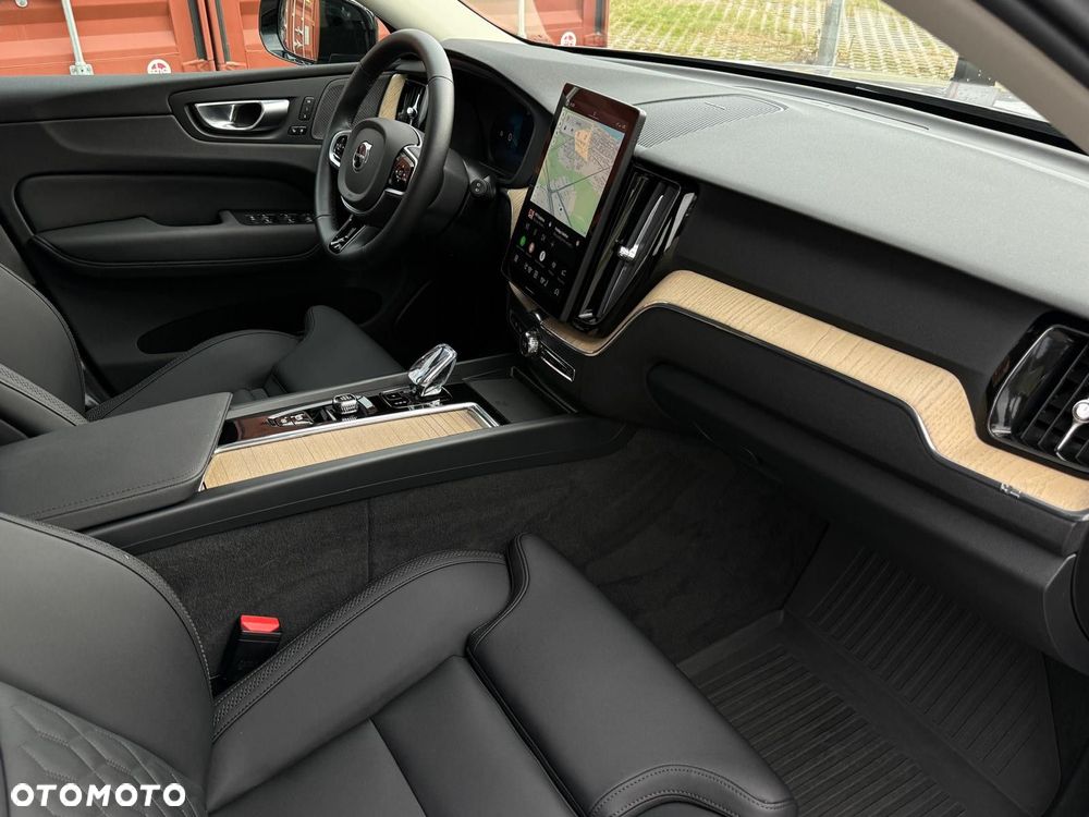 Volvo XC 60 B5 B AWD Plus Dark - 12