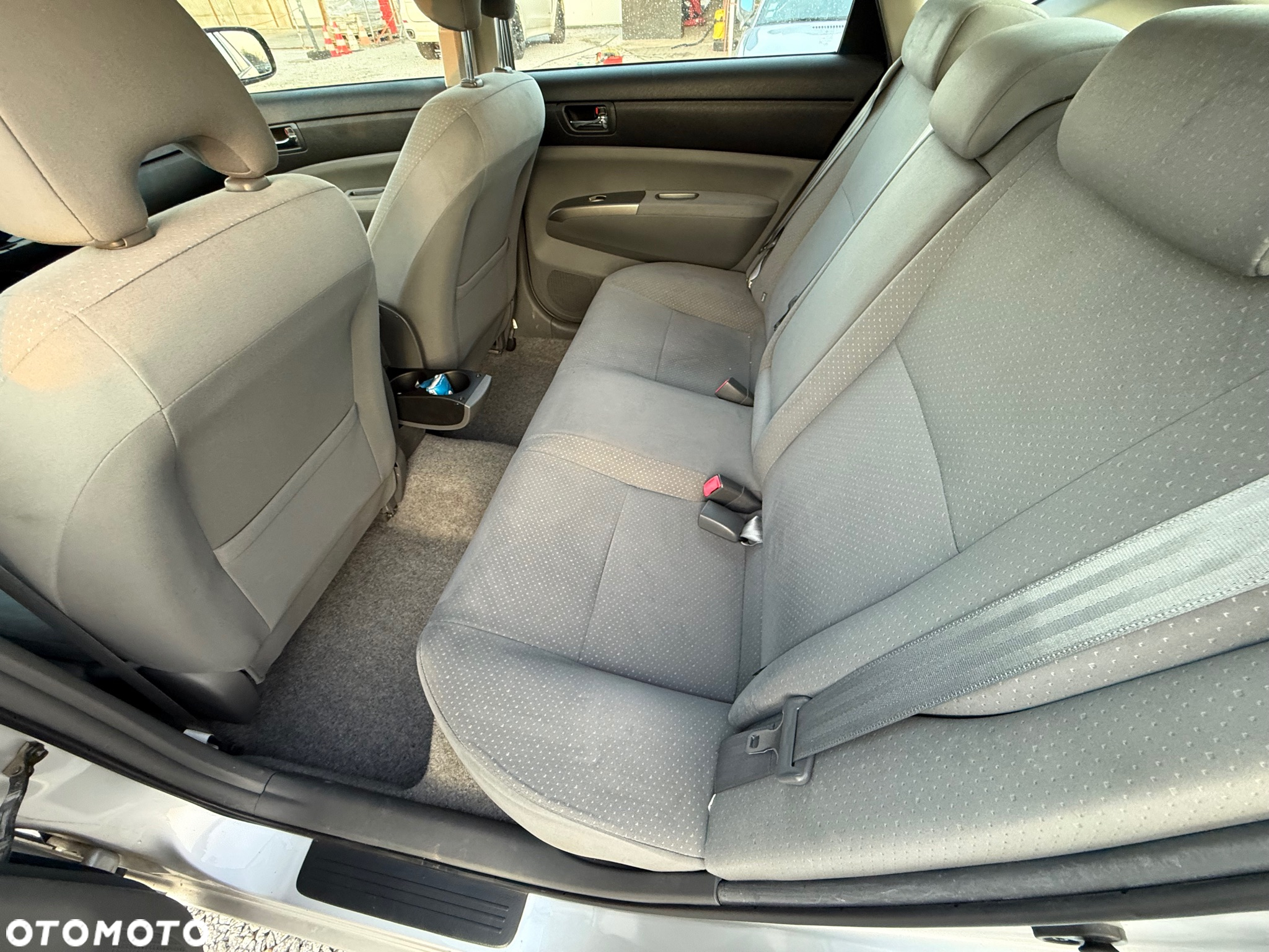 Toyota Prius (Hybrid) - 13